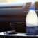 Razones por las cuales NO debes dejar botellas de agua en el auto cuando hace sol